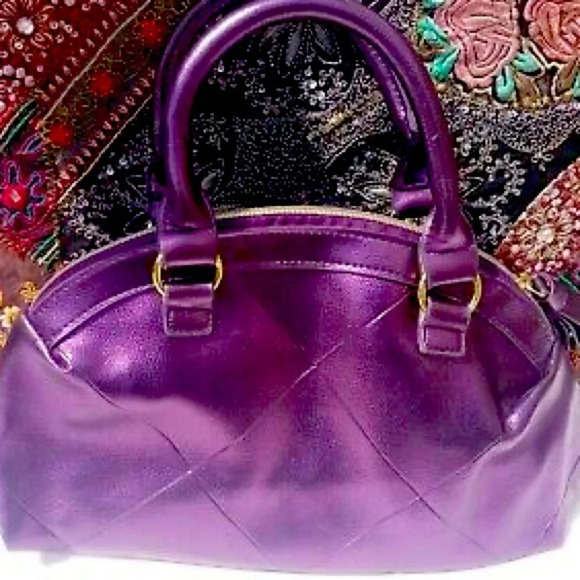 💕 VICTORIA'S SECRET Metallic Purple Purse - Picture 2 of 3